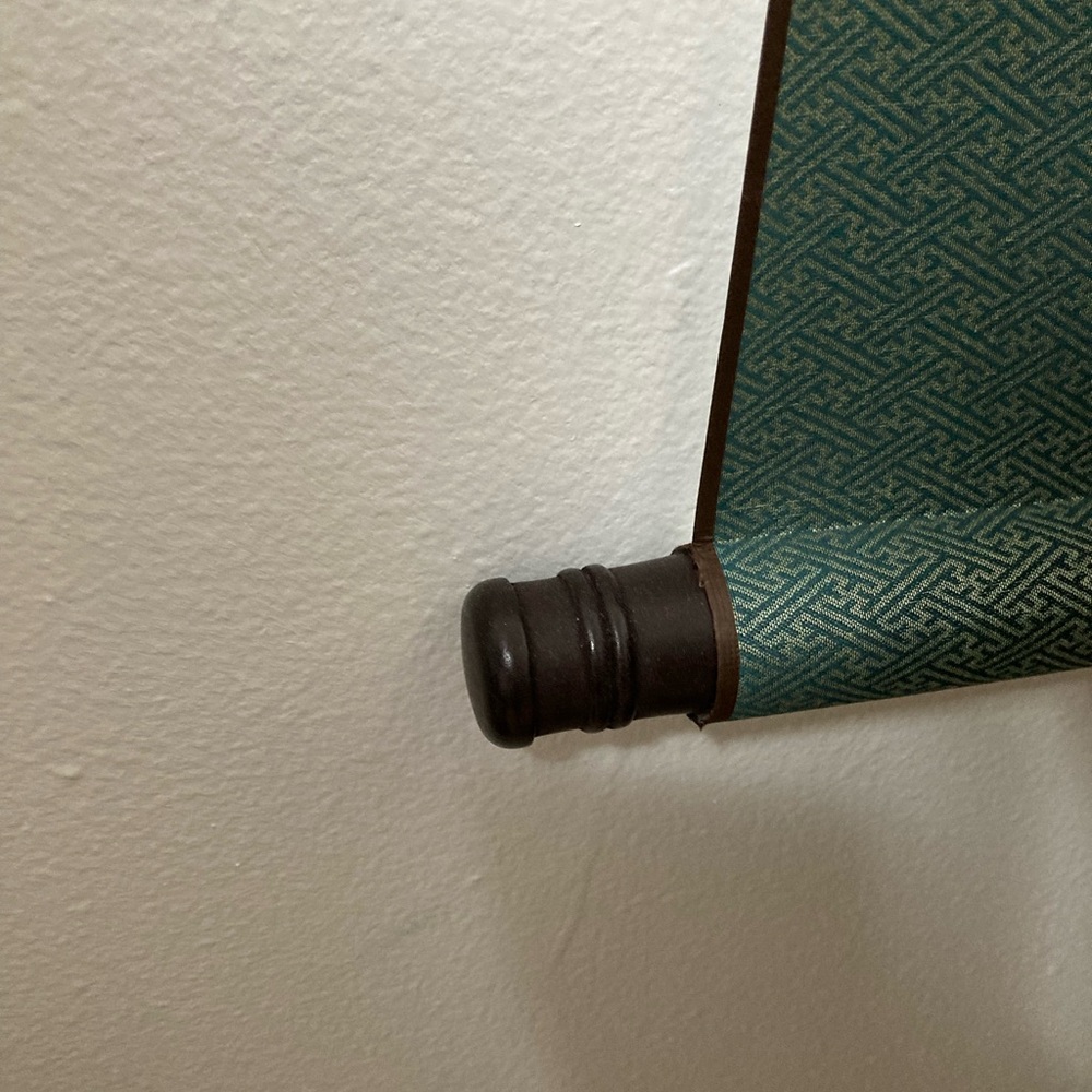 Elegant Green and Beige Wall Scroll - Picture 4 of 4